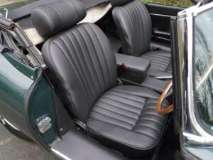 Image 10/25 de Jaguar E-Type (1970)