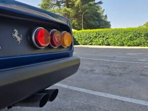 Image 72/77 of Ferrari 365 GT4 2+2 (1975)