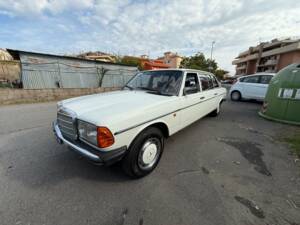 Bild 40/50 von Mercedes-Benz 240 D (1979)
