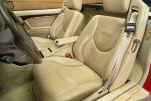 Image 17/19 of Mercedes-Benz SL 320 (1996)