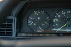 Image 49/50 de Mercedes-Benz 190 E (1988)