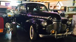 Image 2/10 of Chevrolet Special Deluxe Sedan (1941)