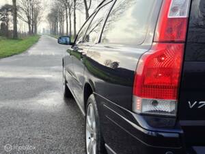 Imagen 13/32 de Volvo V 70 2.4 (2006)
