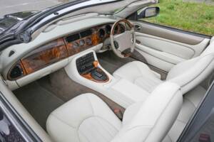 Image 46/50 of Jaguar XKR (1998)