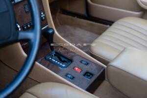 Image 26/37 of Mercedes-Benz 560 SL (1989)