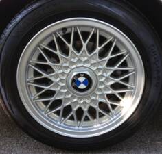 Bild 50/50 von BMW 325i (1989)