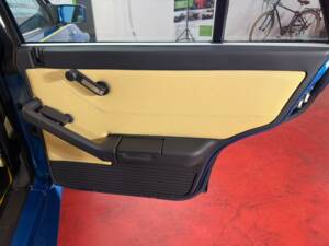 Image 40/50 of Lancia Delta HF Integrale 16V (1994)