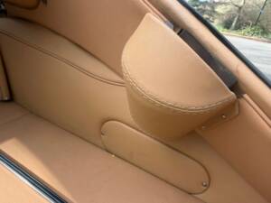 Imagen 27/50 de Jaguar E-Type V12 (2+2) (1970)