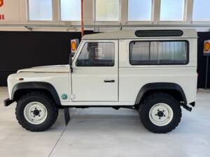 Bild 21/61 von Land Rover Defender 90 Td5 (2000)