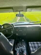 Image 19/21 of Mercedes-Benz 230 GE (SWB) (1988)