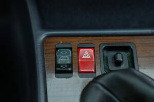 Afbeelding 28/44 van Mercedes-Benz 190 E (1987)
