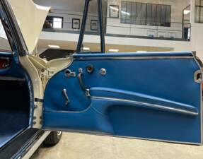 Image 13/18 of Mercedes-Benz 220 SE b (1962)