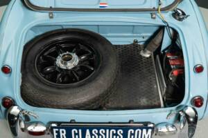 Image 16/19 of Austin-Healey 3000 Mk II (BJ7) (1964)