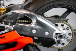 Bild 26/50 von Aprilia RSV 1000 V60 (1999)