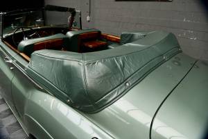 Image 45/50 de Bentley S3 Mulliner Park Ward DHC (1963)
