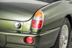 Image 33/50 of MG RV8 (1991)