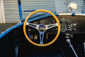 Image 40/68 of Shelby Cobra 289 (1966)