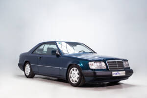 Image 4/29 de Mercedes-Benz E 320 (1995)