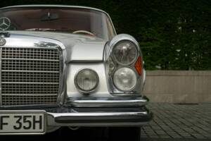 Image 5/95 of Mercedes-Benz 280 SE 3,5 (1970)