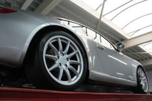 Image 11/50 of Porsche 911 Carrera S (2004)