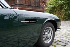 Image 11/22 de Aston Martin DB 6 Mk II (1970)
