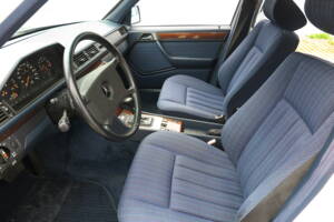 Image 37/71 of Mercedes-Benz 300 E 4-Matic (1990)