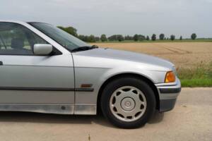 Image 12/40 de BMW 320i (1994)