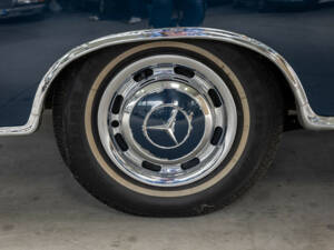 Image 7/33 of Mercedes-Benz 220 SE (1960)