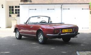 Image 3/26 of Peugeot 504 Convertible (1974)