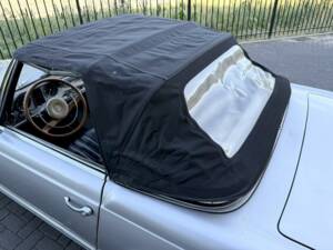 Image 16/36 of Mercedes-Benz 230 SL (1965)