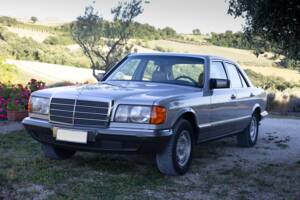 Afbeelding 25/73 van Mercedes-Benz 380 SE (1984)