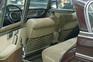 Image 21/50 of Mercedes-Benz 300 SE lang (1965)