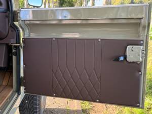 Bild 8/31 von Land Rover Defender 110 (2005)