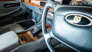 Image 24/34 of Jaguar XJS 5.3 V12 (1992)