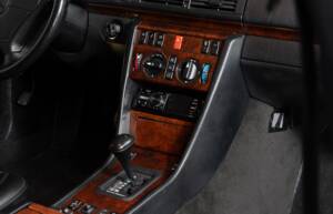 Bild 27/38 von Mercedes-Benz 500 E (1992)