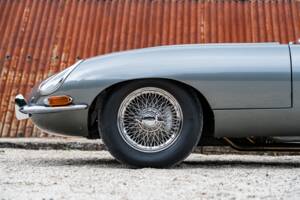 Image 32/34 de Jaguar E-Type (1968)