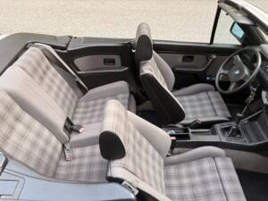 Immagine 25/75 di BMW 320i (1988)