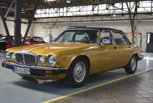 Image 3/47 of Daimler Sovereign 4.2 (1982)
