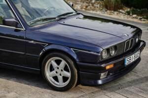 Immagine 4/8 di BMW 325i (1989)