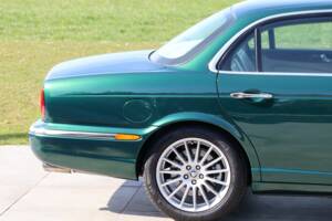 Imagen 31/50 de Jaguar XJ 8 4.2 (2006)