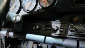 Imagen 8/26 de Porsche 911 Carrera 4 (1992)