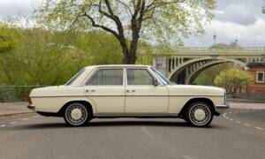 Imagen 2/40 de Mercedes-Benz 230/4 (1976)