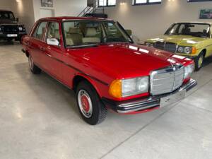 Image 5/100 of Mercedes-Benz 300 D (1983)