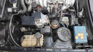 Immagine 33/53 di BMW 320i (1989)