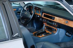Image 24/47 of Jaguar XJ-SC 5.3 (1987)