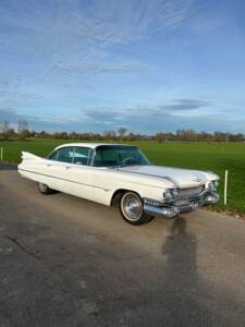 Image 2/56 of Cadillac Sedan DeVille (1959)
