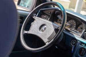 Imagen 69/69 de Mercedes-Benz 190 E (1988)