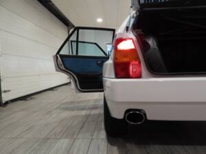 Image 13/15 de Lancia Delta HF Integrale Evoluzione I "Martini 6" (1992)