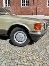 Bild 22/65 von Mercedes-Benz 380 SEC (1983)