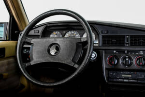 Bild 17/50 von Mercedes-Benz 190 D 2.5 Turbo (1989)